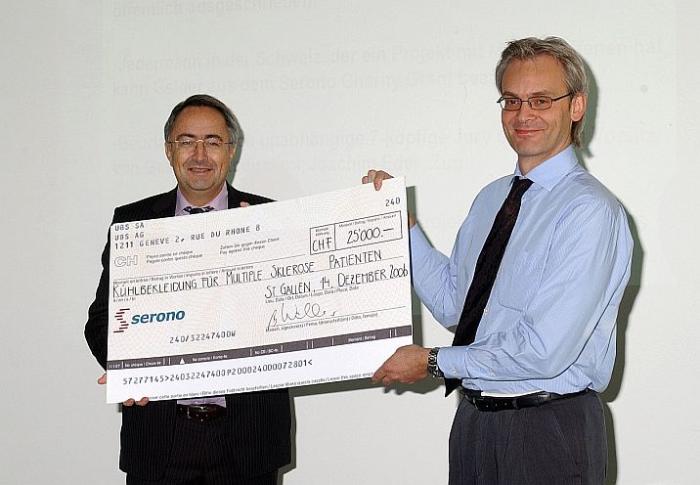 a592-2006-12-14-b1m Serono-Scheckübergabe.jpg